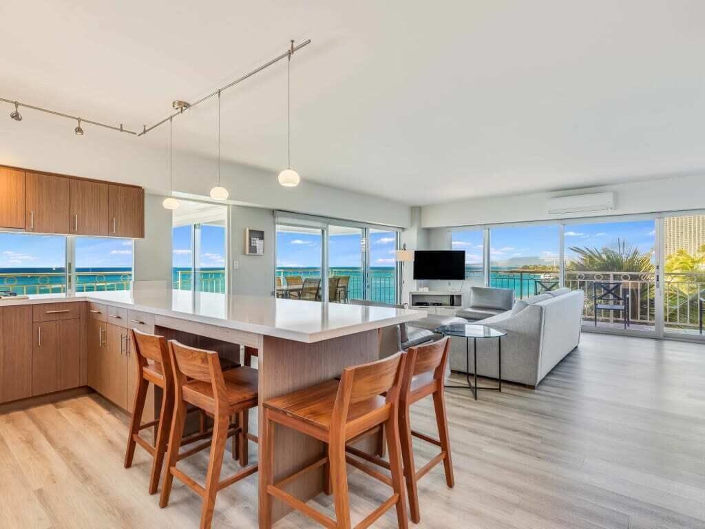 Luxe Life on the Oceanâ€™s Edge w\/Wraparound Lanai, Kitchenâ€“WaikÄ«kÄ« Shore 500 - Photo 8
