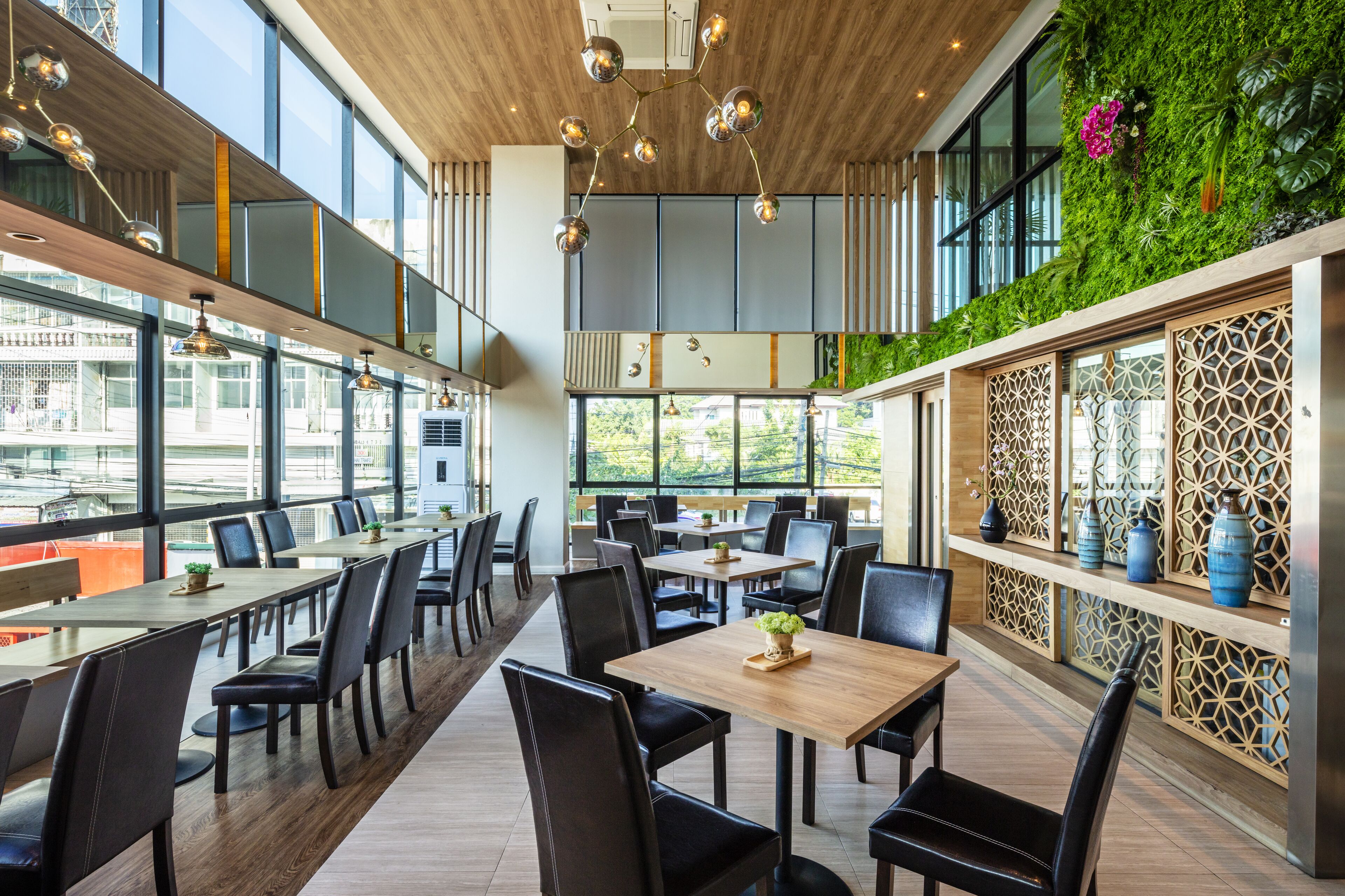 Päivittäinen buffetaamiainen (150 THB per henkilö)