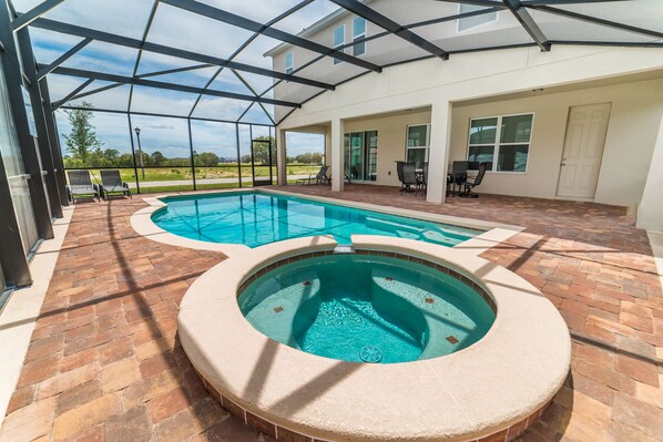 A heated pool - SPANISH SUNSET - Private Pool and 24/7 Support During Your Stay (Davenport)