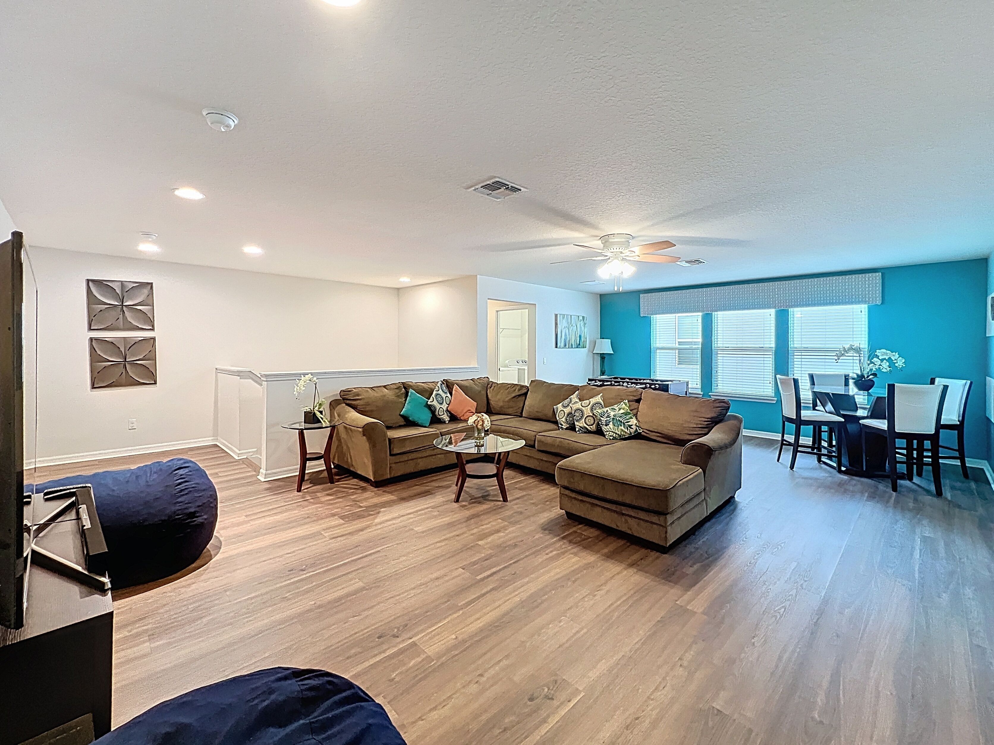 Smart TV, Netflix, table football, streaming services