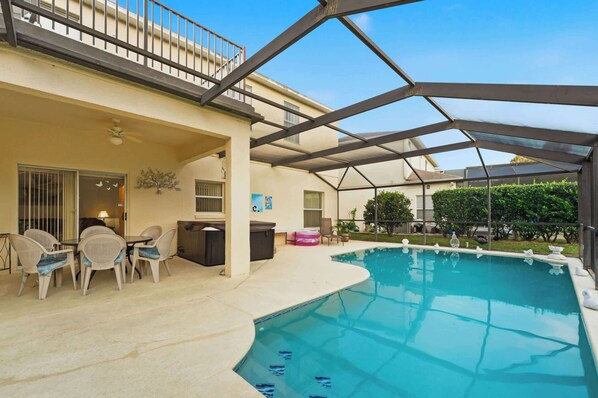 Outdoor pool, a heated pool - Indulge in Luxury: Hot Tub & Stunning Water View! (Kissimmee)