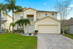 Exterior - Indulge in Luxury: Hot Tub & Stunning Water View! (Kissimmee)