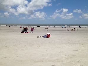 Beach nearby, sun-loungers, beach towels