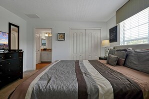 4 habitaciones, tabla de planchar con plancha, wifi y ropa de cama