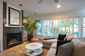 TV, fireplace, stereo - Book a Fall Getaway Today! Delightful Gated Estate with Tiki Bar and Pool! (Palm Springs)