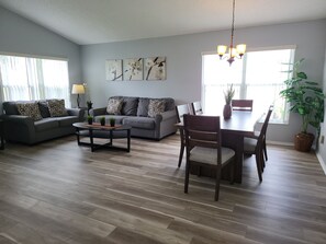 Living area - 3 Bed Home, Close to Disney, some pets considered, 4904 (Kissimmee)