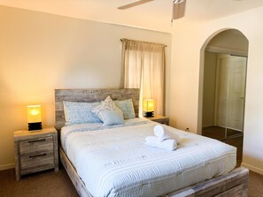 5 bedrooms, iron/ironing board, WiFi, bed sheets