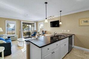 Interior - Stunning Oceanfront Villa! Oceanfront Heated pool (Hilton Head Island)