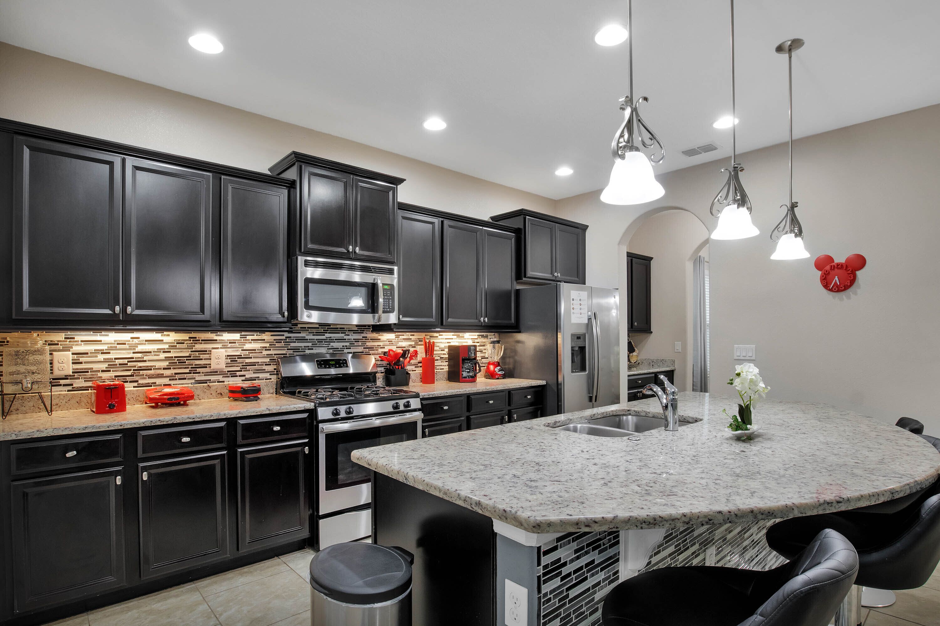 Geladeira, micro-ondas, fogão, cooktop