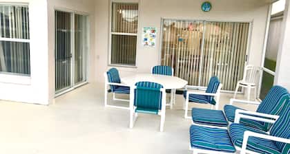 Disney Area - 4 bedrooms / 2 bathrooms pool home with golf view