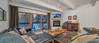 Riverside C03 - 2 Bd, 2 Ba, soveplass til 6 - Deluxe Condo