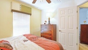 Unclassified image, 3 of 28, button - Waterfront Pool Townhome in Encantada Resort | Minutes to Disney (Kissimmee)