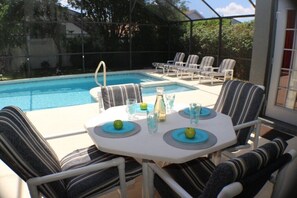 A heated pool - 4 bed 3 bath pool & spa home with free bbq @ Indian Creek near Disney, Orlando (Kissimmee)