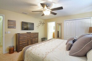 4 bedrooms, iron/ironing board, WiFi (free), bed sheets