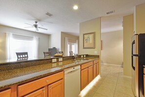 Coffee/tea maker, fridge, microwave, oven - ol Retreat | Paradise Palms Resort | 5 Min to Disney | Enhanced Privacy (Kissimmee)
