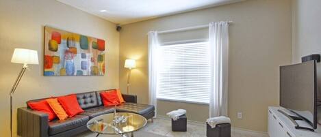 Fernseher, DVD-Player, Stereoanlage