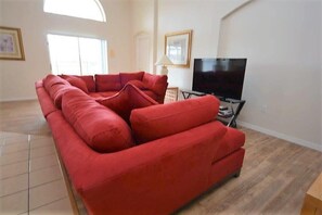 テレビ、DVD �プレーヤー、テーブルサッカー台、卓球台