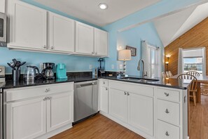 Coffee/tea maker, fridge, microwave, oven