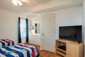 4 bedrooms, iron/ironing board, WiFi, bed sheets