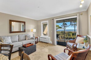 TV - Oceanfront Paradise! Only steps from the Beach (Hilton Head Island)