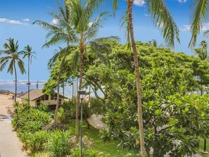 Property grounds - Steps from the Sand! Modern Suite w/Free WiFi, Full Kitchen – Waikīkī Shore 210 (HONOLULU)