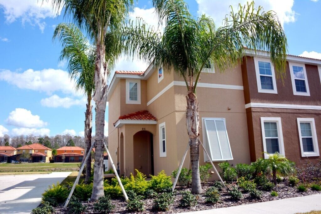 Amazing 4 Bed w Pool Near Disney World (851LF)