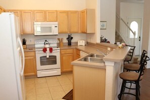 ثلاجة، ميكروويف، فرن، غسالة أطباق