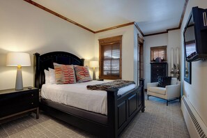 3 bedrooms, iron/ironing board, WiFi, bed sheets - HM4B | Luxury Residence | Close to Slopes | Hot Tub | Pool | A/C (Steamboat Springs)