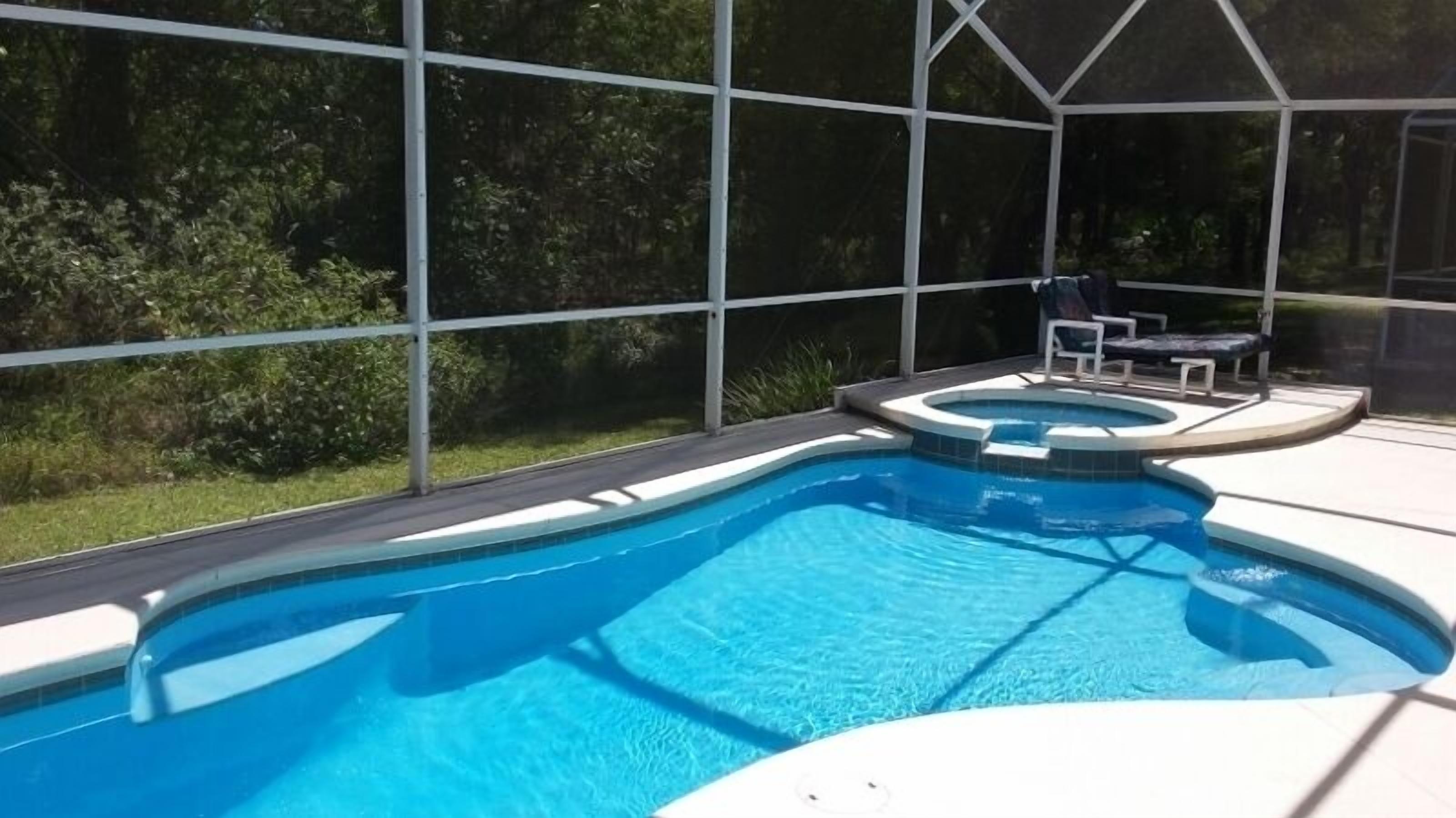 Great home with conservation view in Davenport 324
