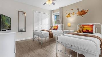 4 bedrooms, iron/ironing board, WiFi, bed sheets