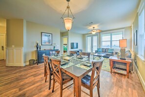 Dining - Beach Days & Resort-Style Fun! Galveston Retreat (Galveston)