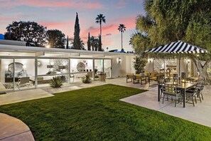 Outdoor dining - Holiday Availability! Classic Villa with Hollywood Flair and Gleaming Pool! (Palm Springs)