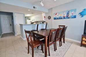 Dining - Whaler 2A- Dive into Paradise! Book Your Stay Today! (Gulf Shores)