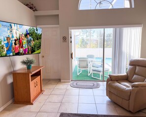 TV - Ridgewood Lakes - 3 bedrooms Pool Home with Game Room (Davenport)