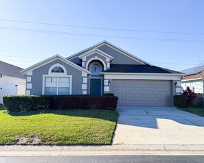 Exterior - Ridgewood Lakes - 3 bedrooms Pool Home with Game Room (Davenport)