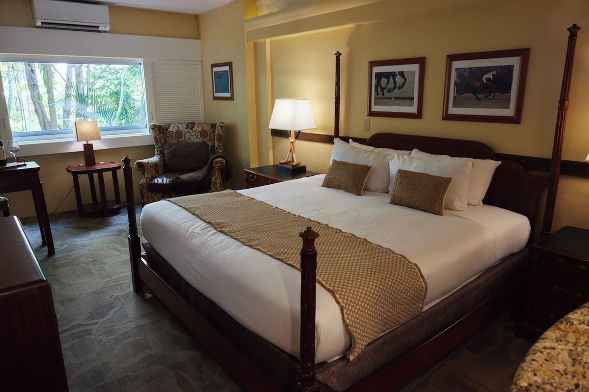 Premium bedding, pillowtop beds, in-room safe, soundproofing