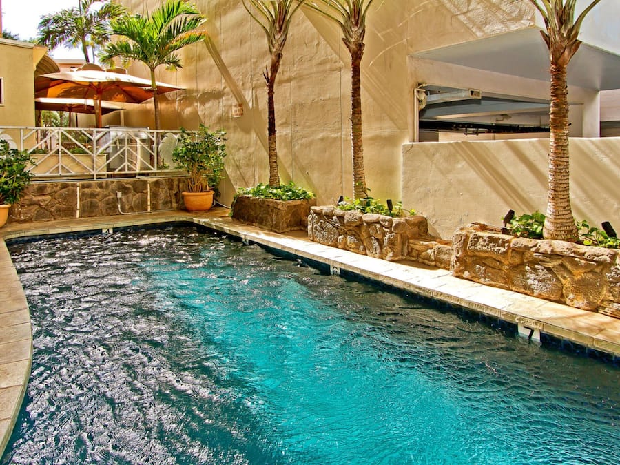 Piscina externa, barracas de cortesia