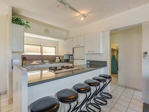 Fridge, microwave, oven, stovetop - Beach Bliss w/Awesome View, Hawaii Decor, WiFi, Full Kitchen–Waikīkī Shore #802 (HONOLULU)