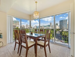 Dining - Ultra Spacious Home Away from Home w/Free WiFi, Full Kitchen–Waikīkī Shore #718 (HONOLULU)
