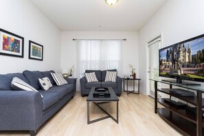 TV - Gorgeous Apartment in Orlando at Vista Cay Resort (Orlando)