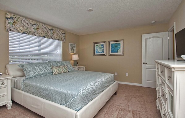 4 bedrooms, iron/ironing board, WiFi (free), bed sheets