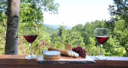 Serenity - Free Railroad Tours +Serene Forest Cabin+ Relaxing, Secluded Hot Tub