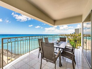 屋外ダイニングエリア