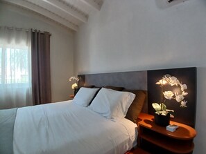 3 bedrooms, in-room safe, desk, iron/ironing board