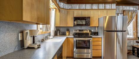 Fridge, microwave, stovetop, dishwasher
