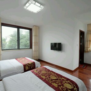 Escritorio, cortinas blackout y wifi gratis 