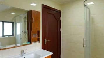 Deluxe Villa | Bathroom | Shower, free toiletries, hair dryer, bathrobes