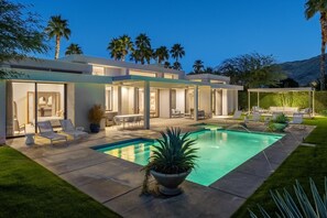 A heated pool - Villa located on Indian Canyons Golf Course with Private Pool! (Palm Springs)
