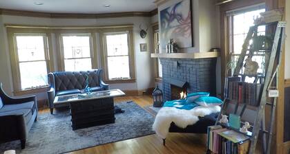 Down town Buffalo oasis, 20 minutes from the Niagara Falls