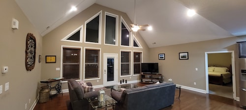 Newly Constructed Mountain Home with Garage!Wonderful Views, yet Close to Town! 